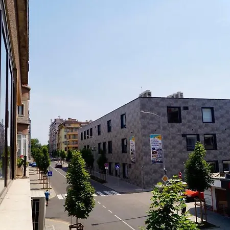 Luxury 2-bedroom - In The Centre 公寓