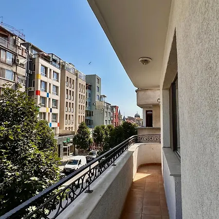 Luxury 2-bedroom - In The Centre 公寓